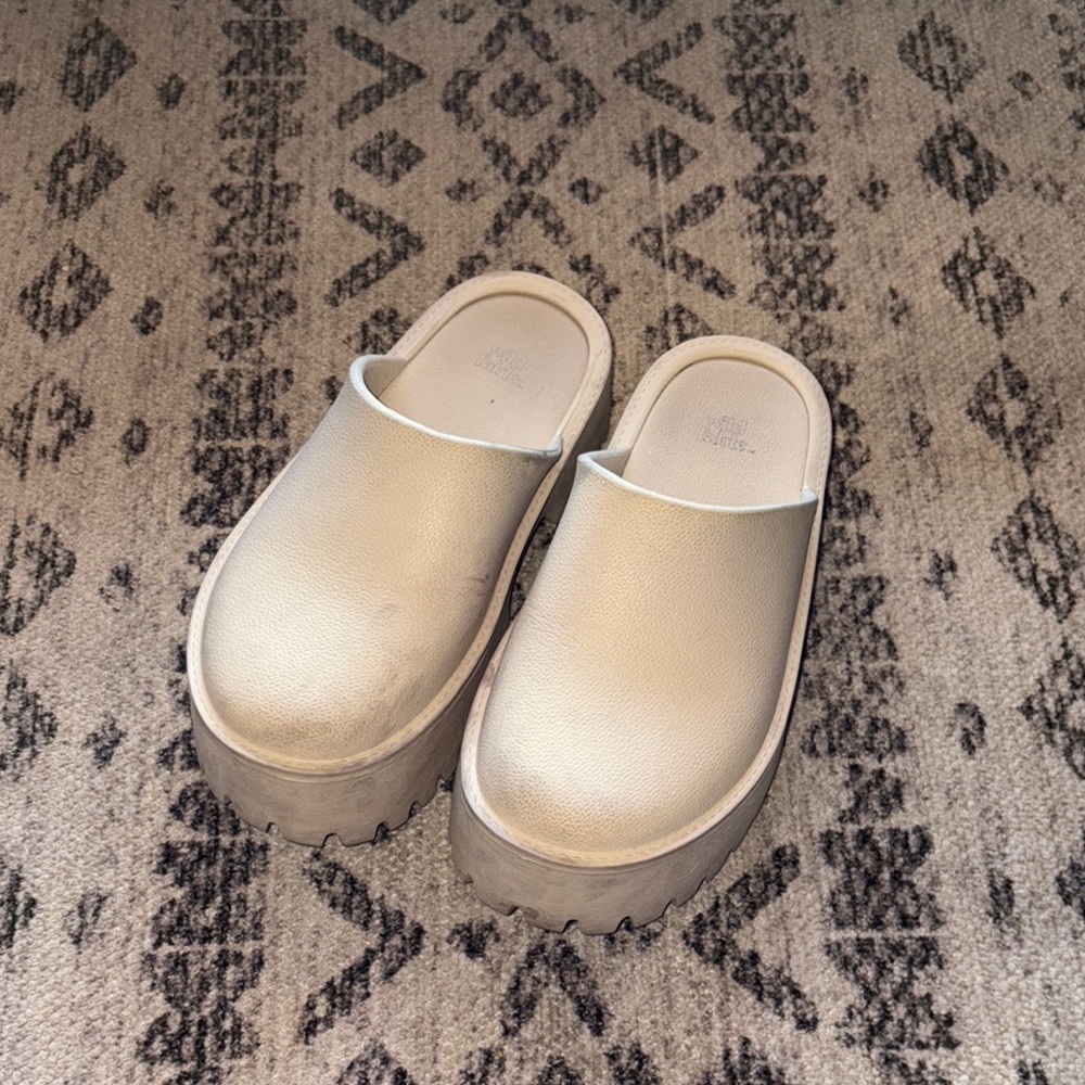 Wild Fable Cream Platform Mules